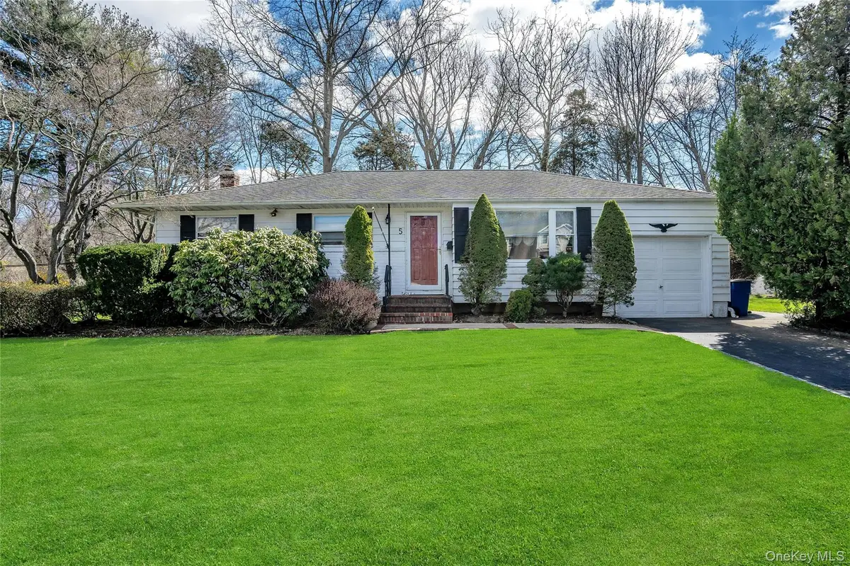 5 Vegas Court, Plainview, NY 11803 - #1