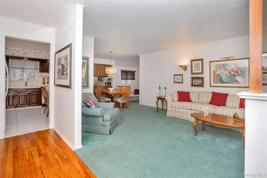 5 Vegas Court, Plainview, NY 11803 - #3