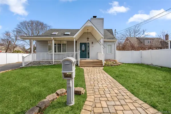 125 W 3rd Street, Ronkonkoma, NY 11779