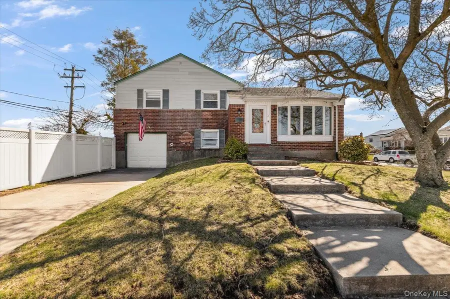 2 Fern Place, Plainview, NY 11803 - #2