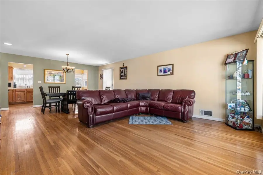 2 Fern Place, Plainview, NY 11803 - #3