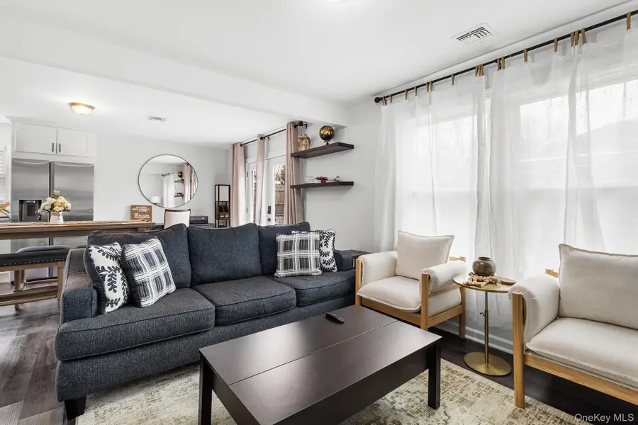 14 E 5th Street, Huntington Station, NY 11746 - #2