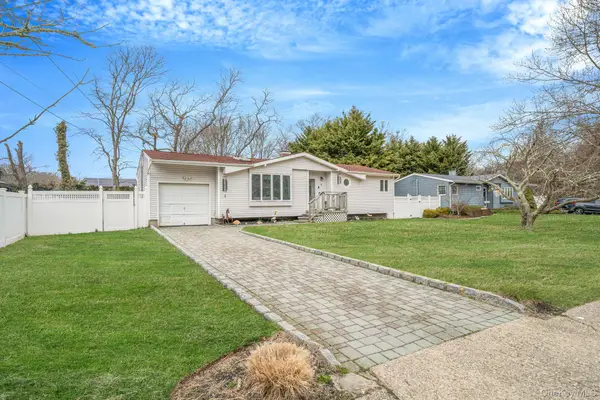 7 Betsy Drive, West Sayville, NY 11796