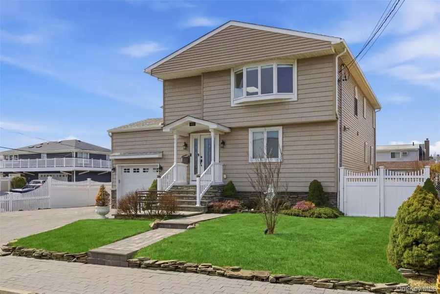 184 Inlet Drive, Lindenhurst, NY 11757 - #3