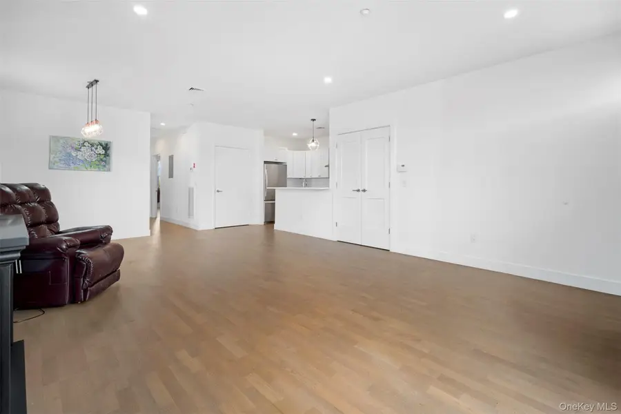 401 Breton Way #401, Glen Cove, NY 11542 - #3