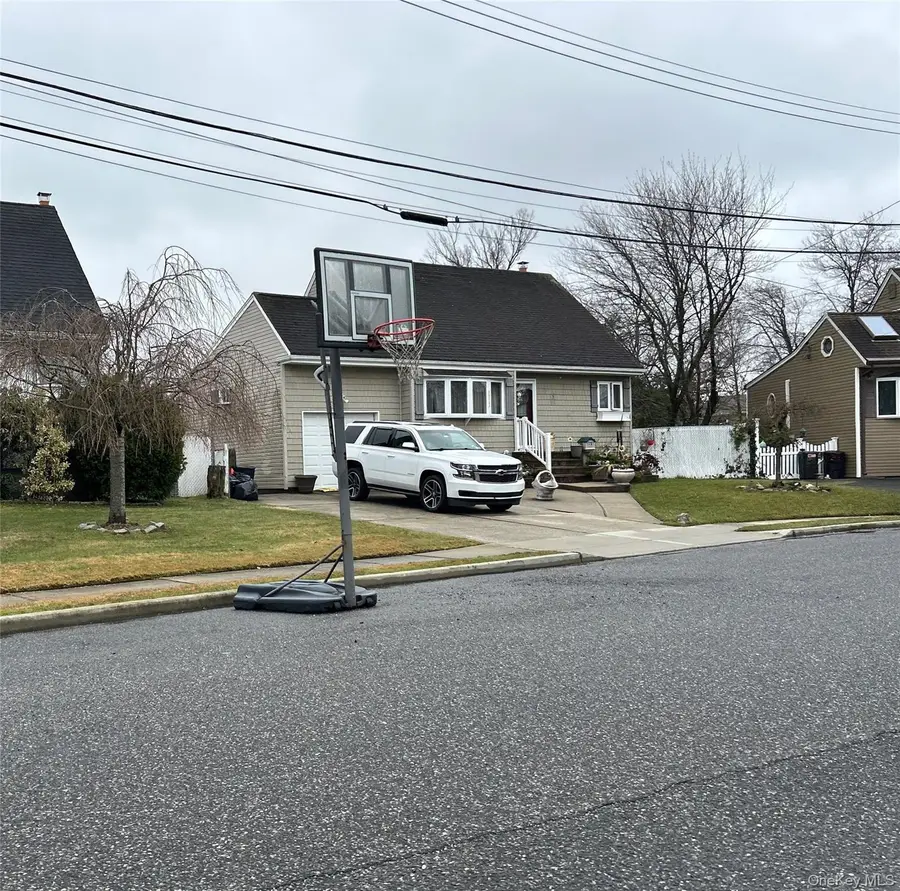 34 Karen Street, West Babylon, NY 11704 - #3