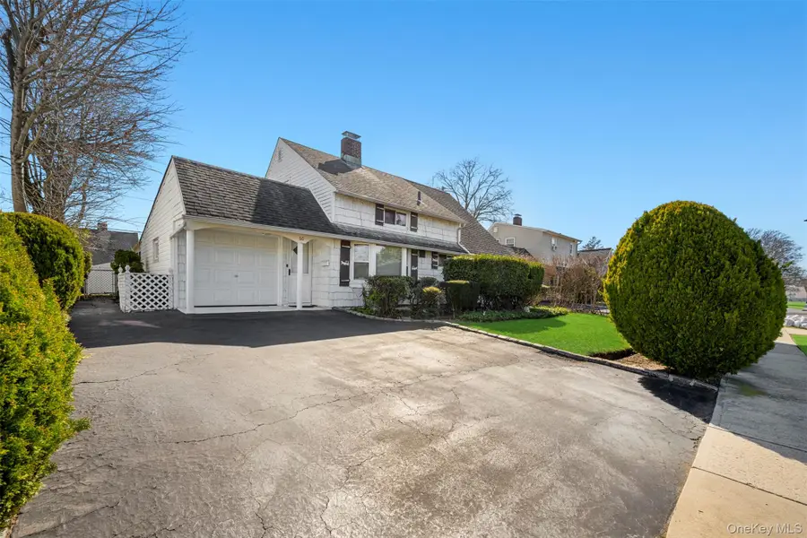 60 Flamingo Road, Levittown, NY 11756 - #3