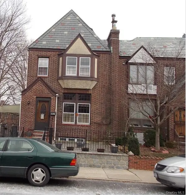 89-12 Rutledge Avenue, Glendale, NY 11385