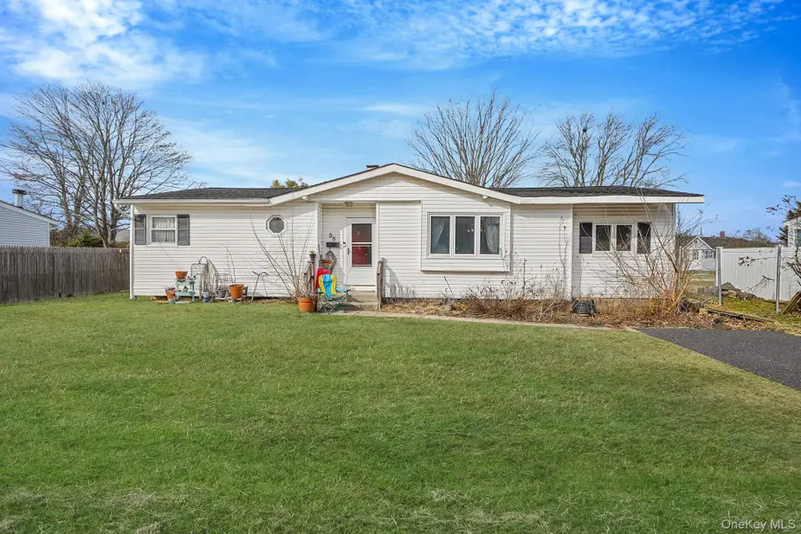 35 Betsy Drive, West Sayville, NY 11796 - #2