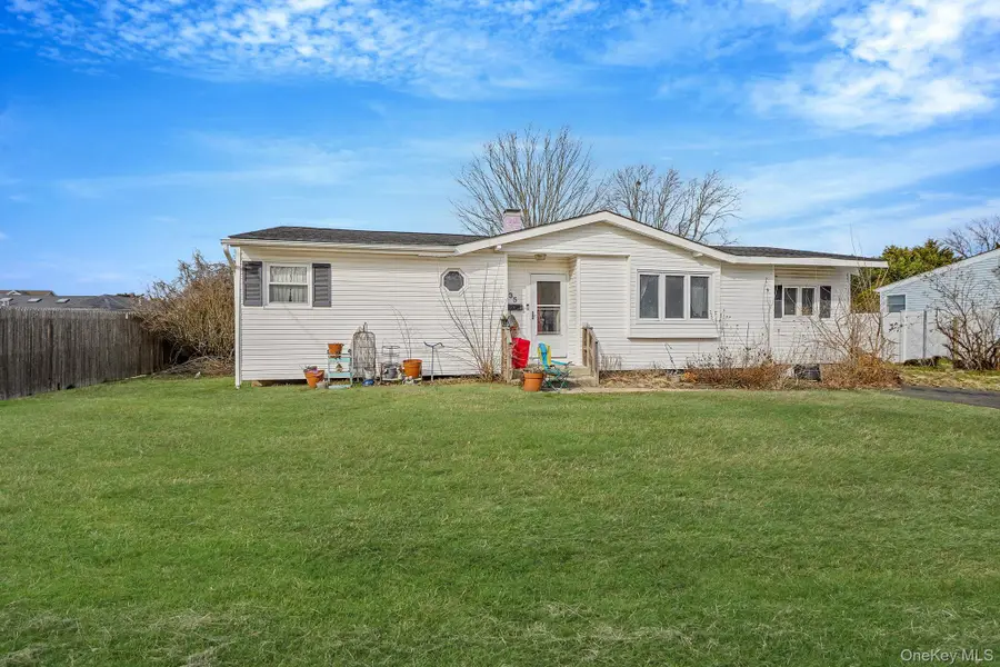 35 Betsy Drive, West Sayville, NY 11796 - #3