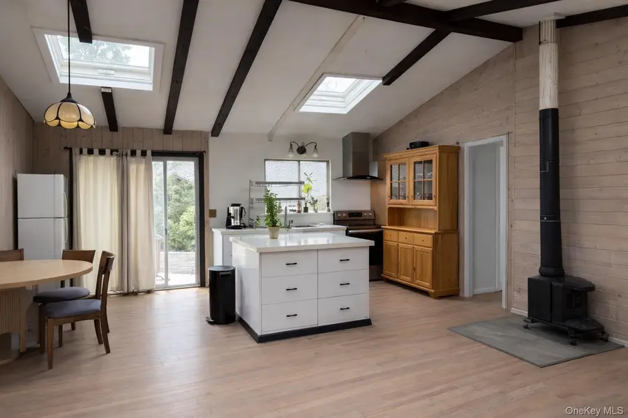 3 Louise Court, Hampton Bays, NY 11946 - #2