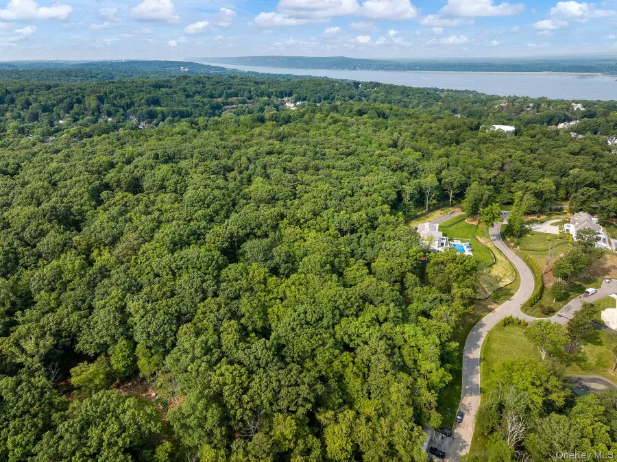 17 Carriage Trail, Tarrytown, NY 10591 - #3