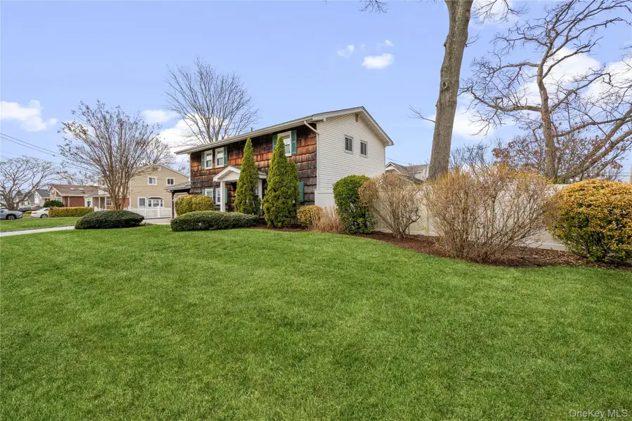 226 W 18th Street, Deer Park, NY 11729 - #3