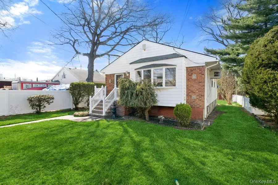 15 Woodlawn Avenue, Valley Stream, NY 11581 - #2