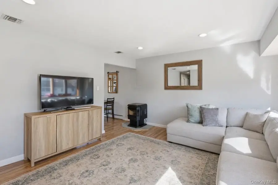 9 Fox Lane, Shoreham, NY 11786 - #2