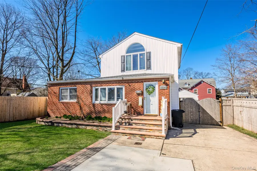 1534 12th Street, West Babylon, NY 11704 - #2