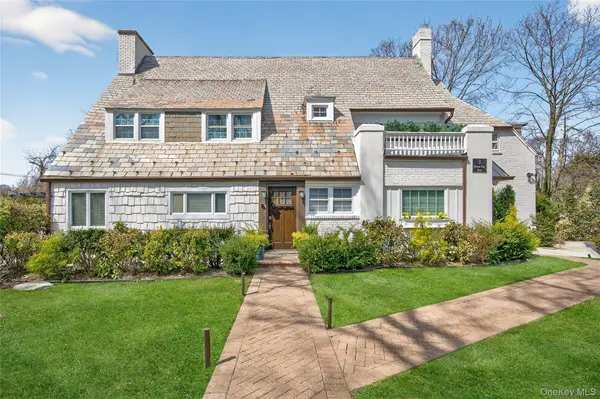 3 Beacon Hill Road, Port Washington, NY 11050