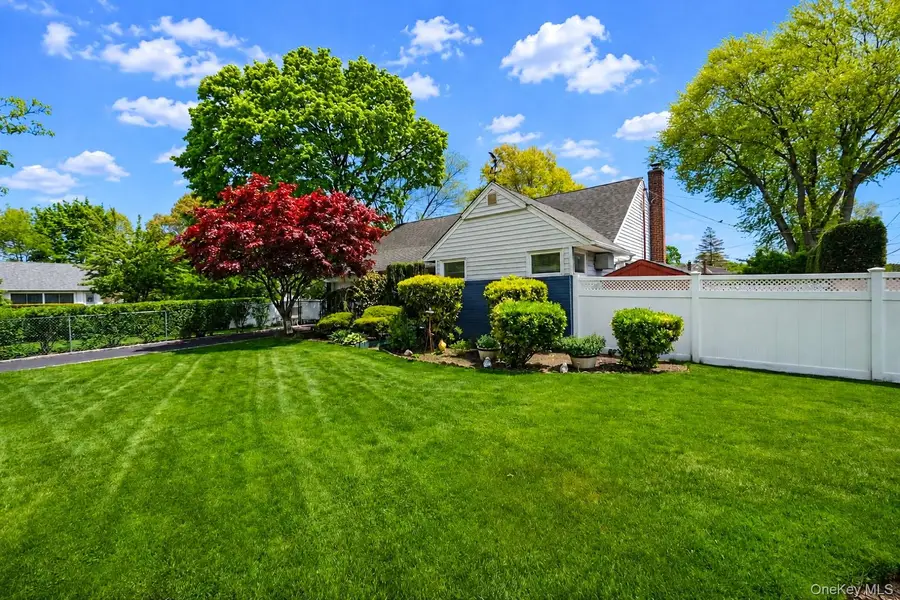 1221 Wantagh Oaks Gate, Wantagh, NY 11793 - #3