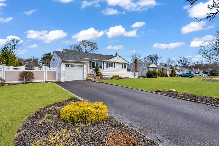 7 Gedney Avenue, Smithtown, NY 11787 - #2