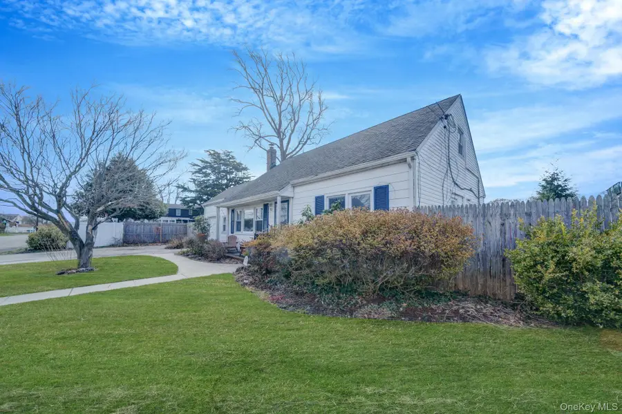 10 Clarence Street, Copiague, NY 11726 - #3