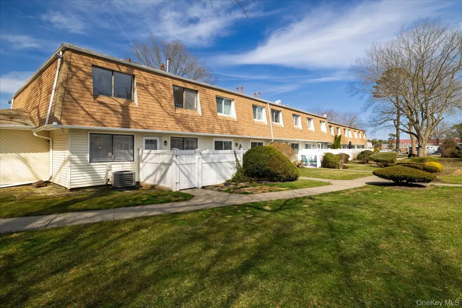 64 Storm Drive, Holtsville, NY 11742 - #3