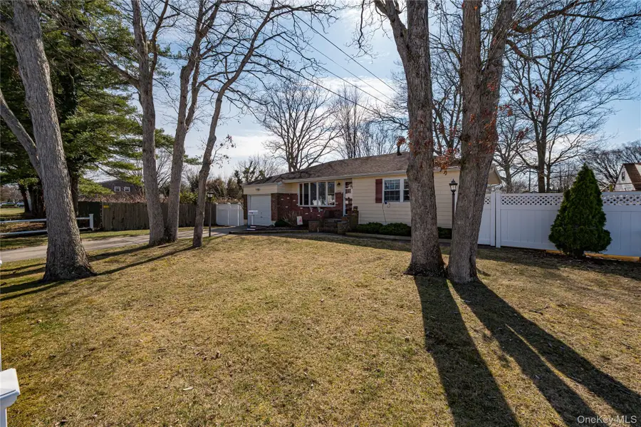 242 W 3rd Street, Deer Park, NY 11729 - #2