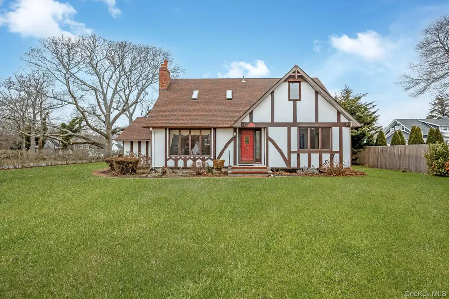 325 Middle Road, Blue Point, NY 11715 - #2