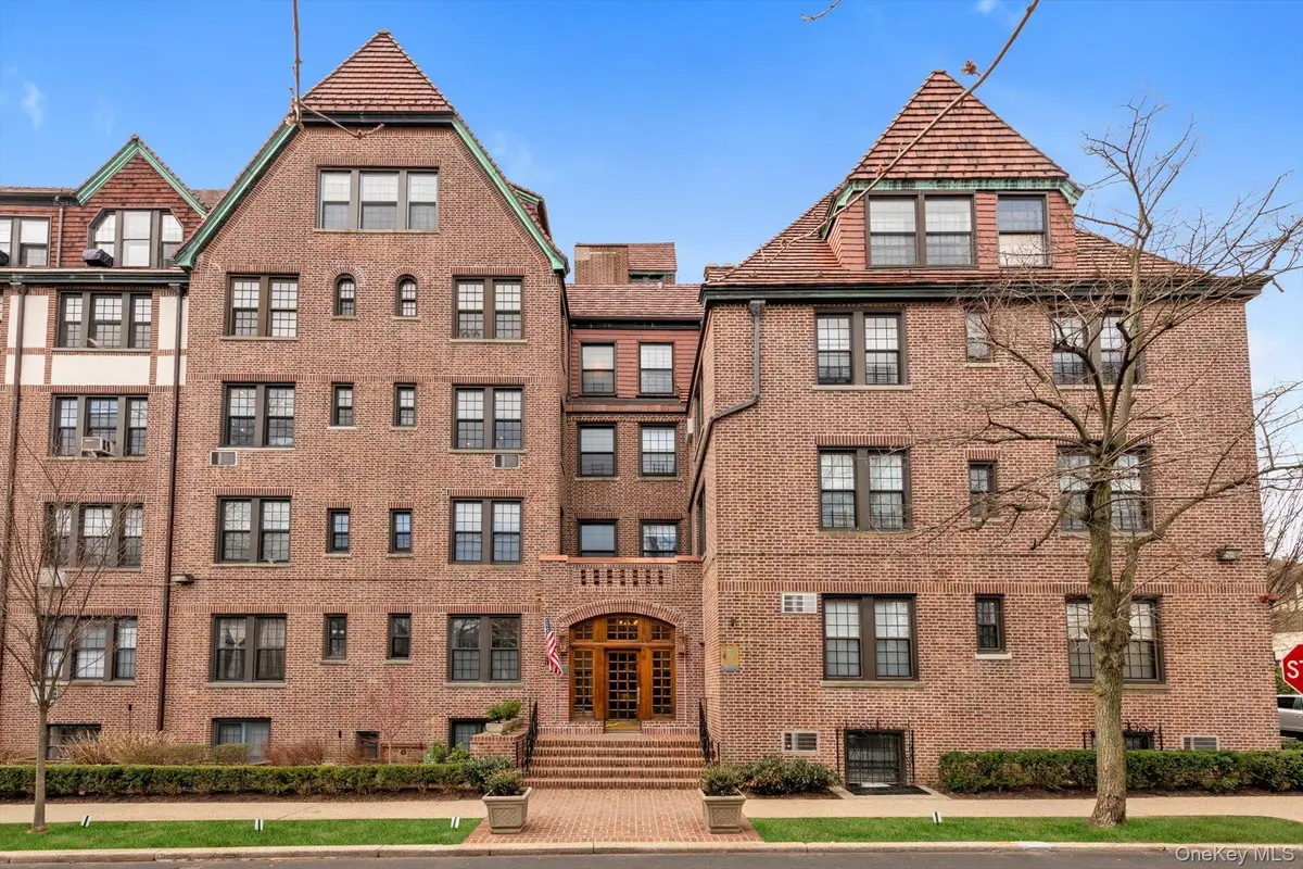 6 Burns Street #318, Forest Hills, NY 11375 - #1