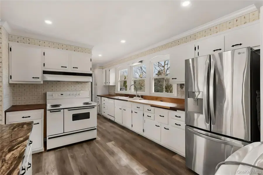 250 Secatogue Lane, West Islip, NY 11795 - #3