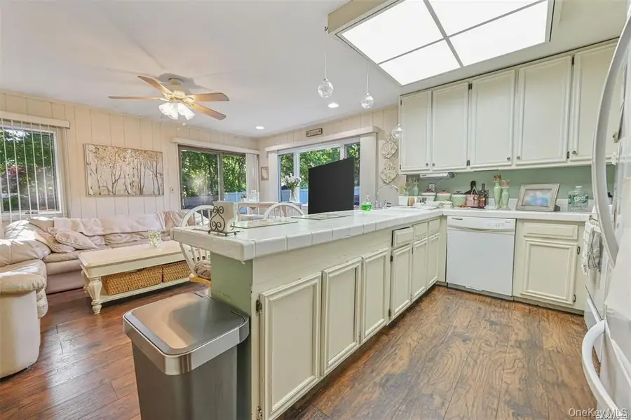 38 Glenmere Lane, Coram, NY 11727 - #3