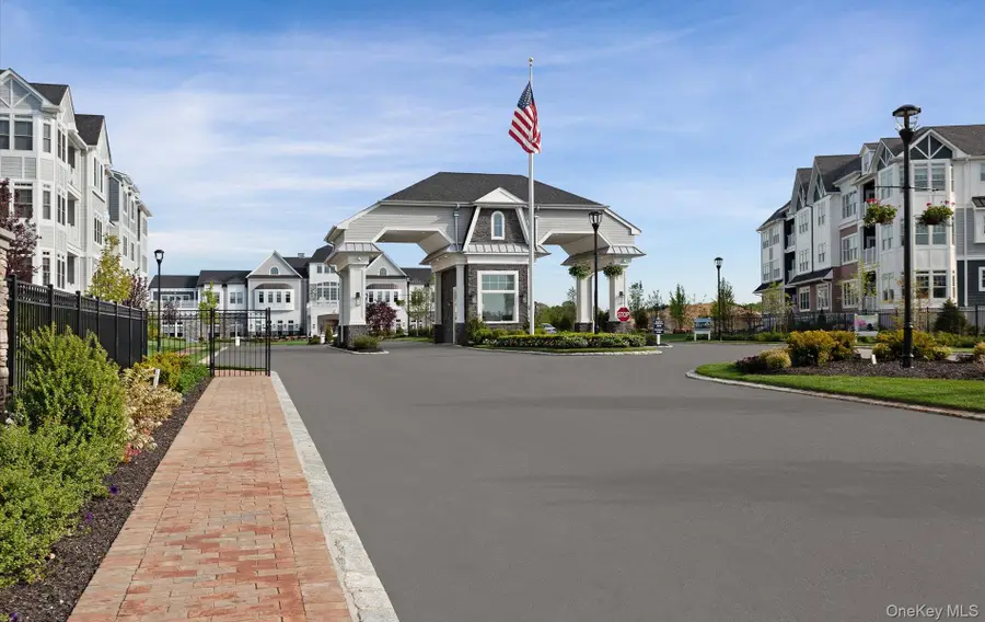 31201 Spruce Pond Circle, Plainview, NY 11803 - #2