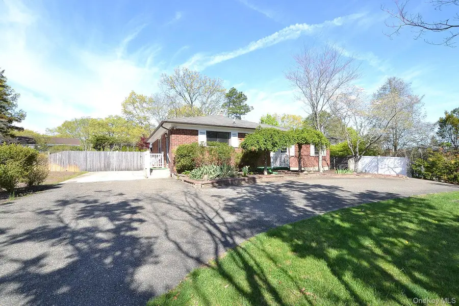 16 Hunter Place, Smithtown, NY 11787 - #3