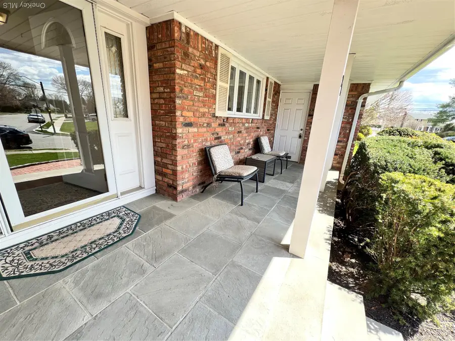 27 Cedar Street, Syosset, NY 11791 - #3