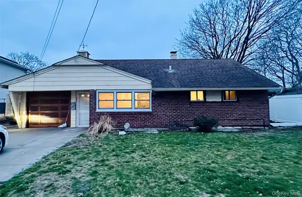 157 3rd Street, Hicksville, NY 11801