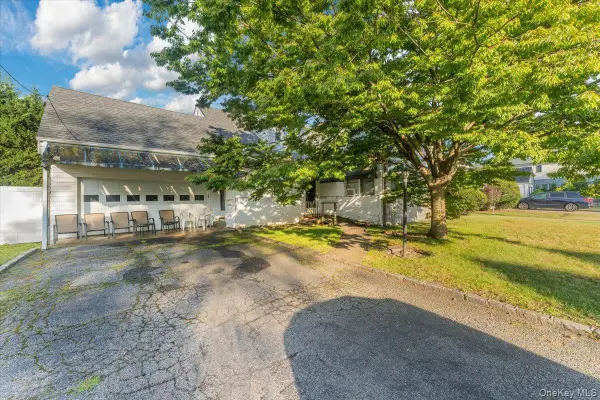 60 Meadow Lane, Lawrence, NY 11559