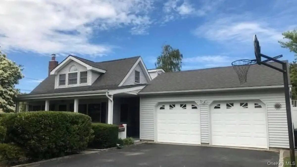 818 12th Street, West Babylon, NY 11704 - #1