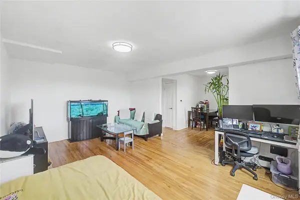 7345 210th Street #6D, Oakland Gardens, NY 11364