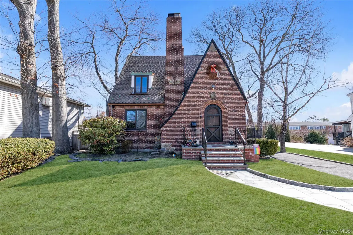 61 Livingston Avenue, Babylon, NY 11702 - #1