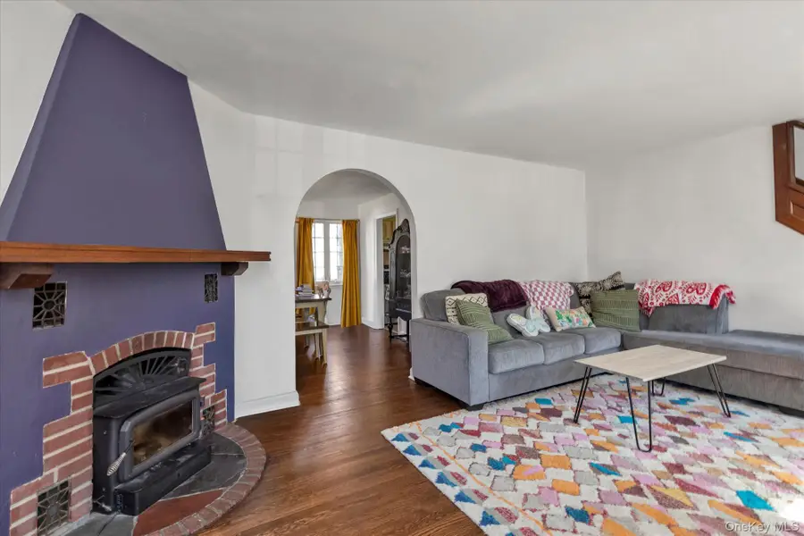 61 Livingston Avenue, Babylon, NY 11702 - #3