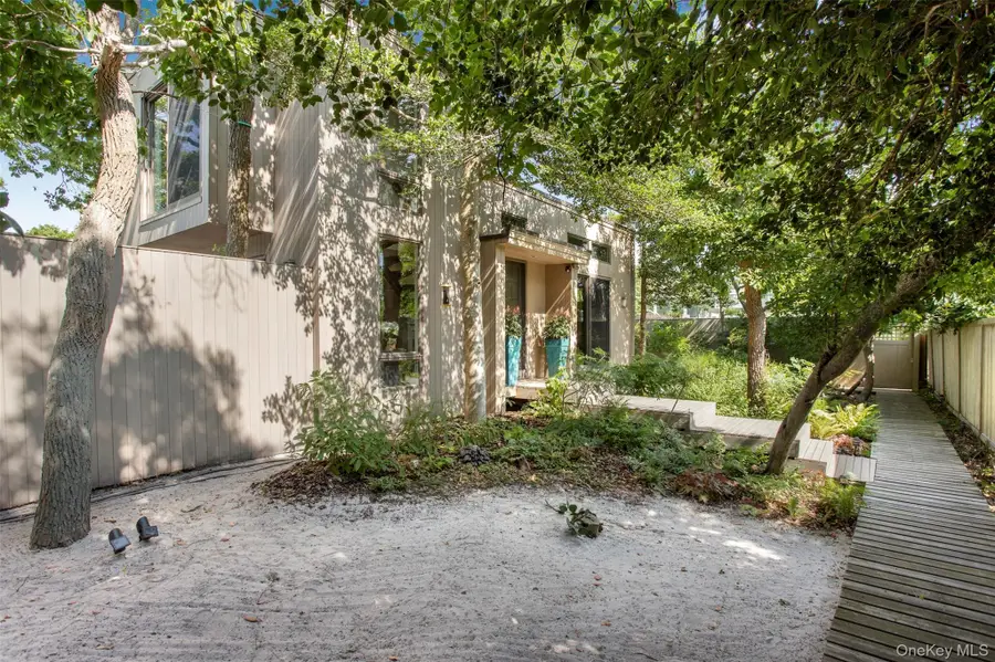 605 Shore Walk, Sayville, NY 11782 - #3