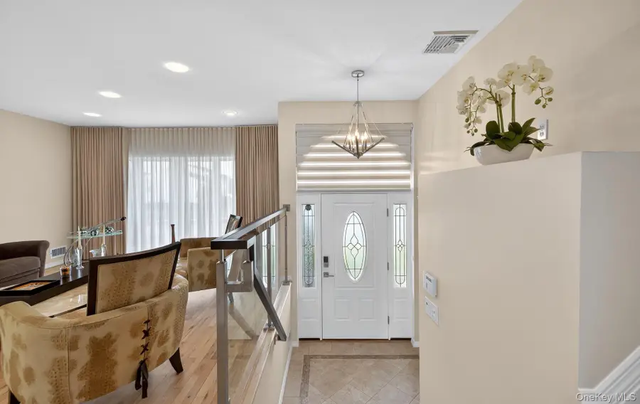 23 Coronet Lane, Plainview, NY 11803 - #3