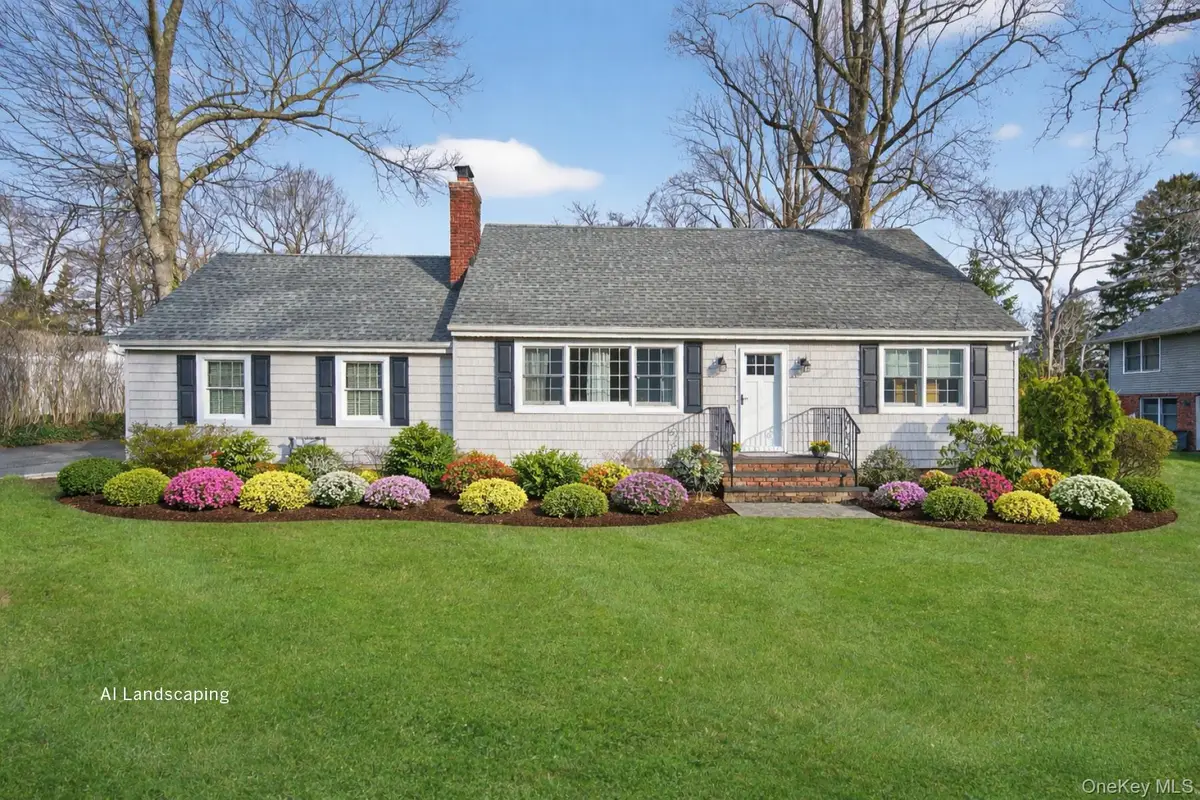 31 Fairfields Lane, Huntington Station, NY 11746 - #1