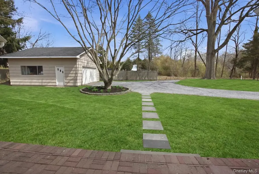 11 Levon Lane, Miller Place, NY 11764 - #3