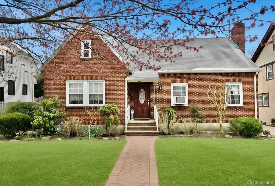 190 Bryant Avenue, Floral Park, NY 11001 - #2