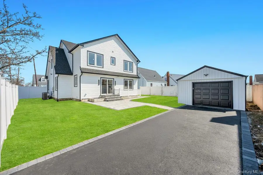 28 S Elm Street, Hicksville, NY 11801 - #2