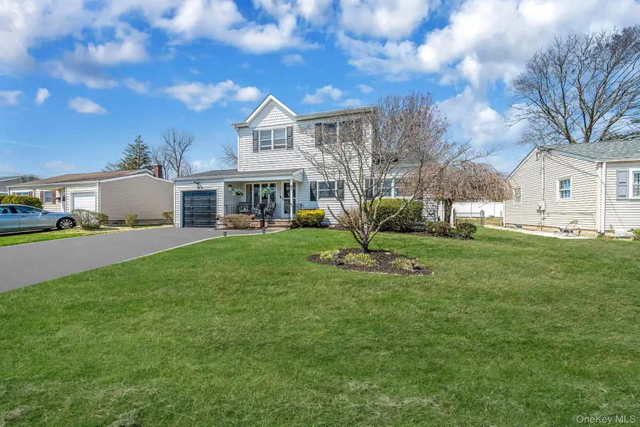 81 Dollard Drive, North Babylon, NY 11703 - #3