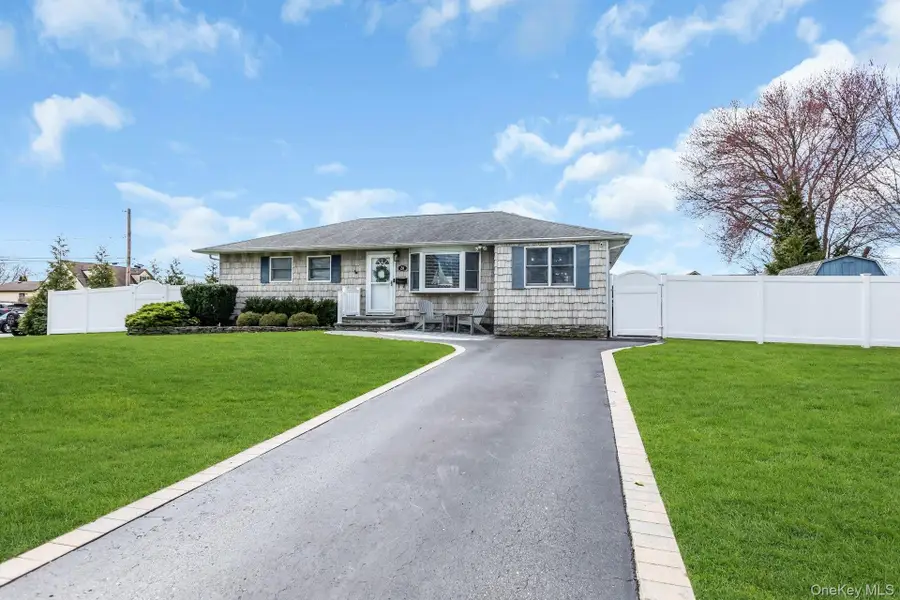 28 Rivera Lane, West Sayville, NY 11796 - #2