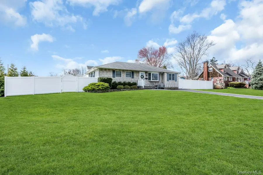 28 Rivera Lane, West Sayville, NY 11796 - #3