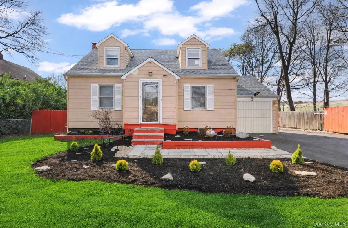 824 Lincoln Avenue, Bohemia, NY 11716 - #1