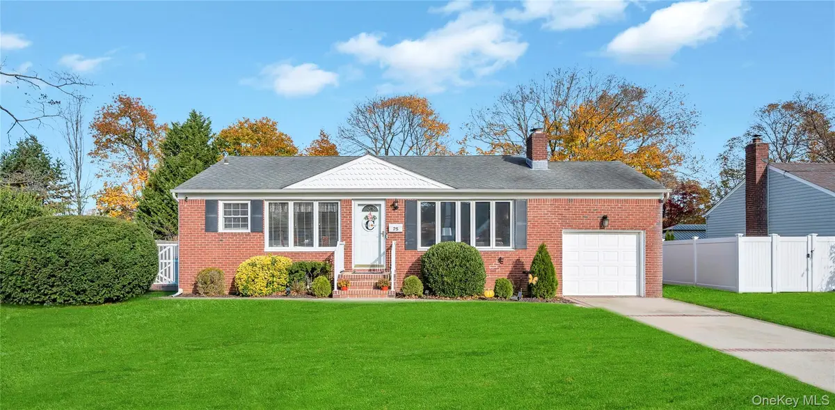 25 Flanders Place, West Babylon, NY 11704 - #1